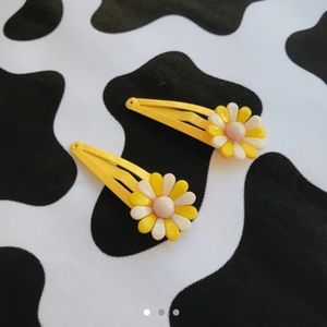 SUPER CUTE FLOWER HAIR CLIPS/BARRETTES